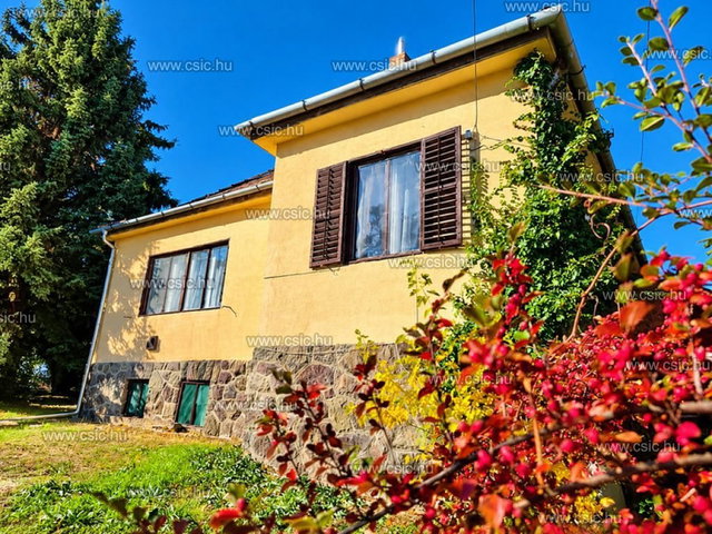 Eladó családi ház, Szentendrén 134.9 M Ft, 4 szobás