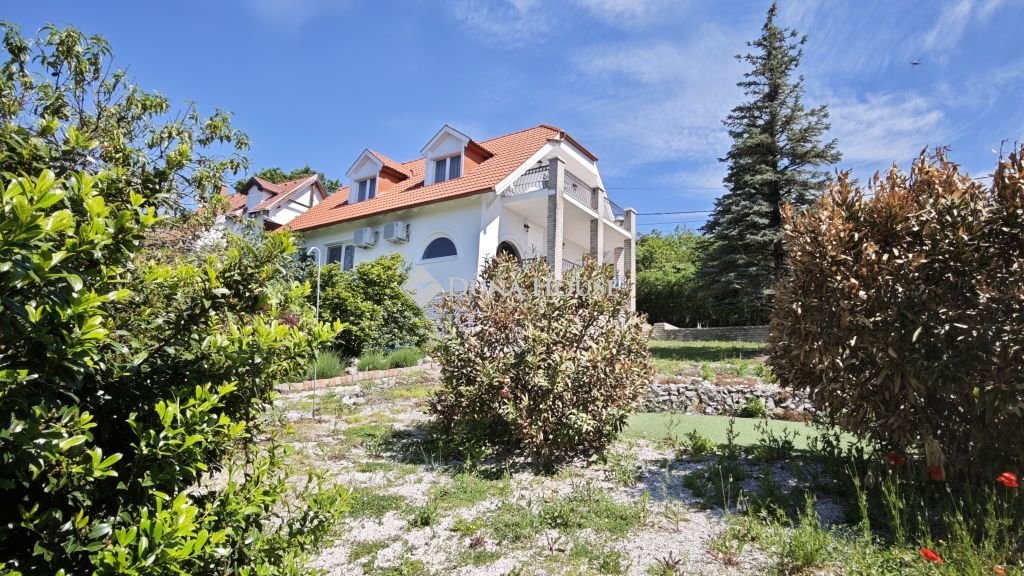4 bed · 140m² · 163.000.000 ft
