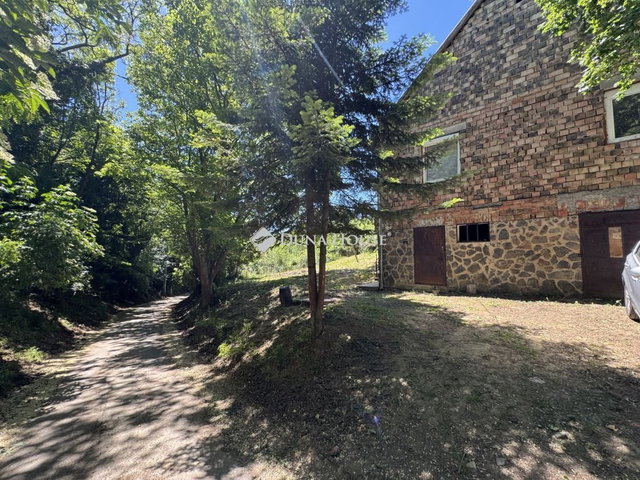 Eladó családi ház, Pécsváradon 23.5 M Ft, 3 szobás