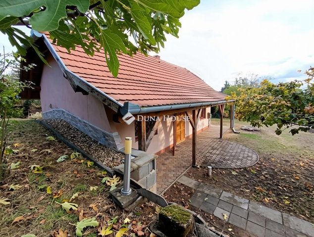 Eladó nyaraló, Pécsett, Mélyút dűlőn 12 M Ft, 1 szobás