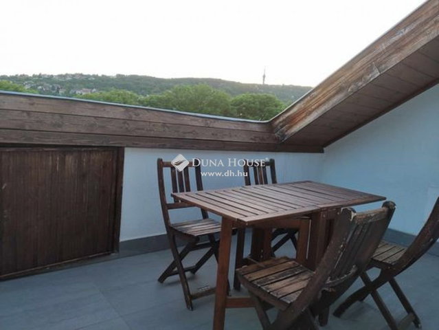 Eladó családi ház, Pécsett 149.9 M Ft, 5 szobás