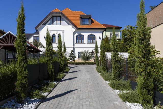 Eladó családi ház, Balatonfüreden 950 M Ft, 8 szobás