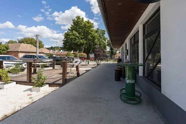 Eladó üzlethelyiség, Rétságon, Piac téren 95.9 M Ft