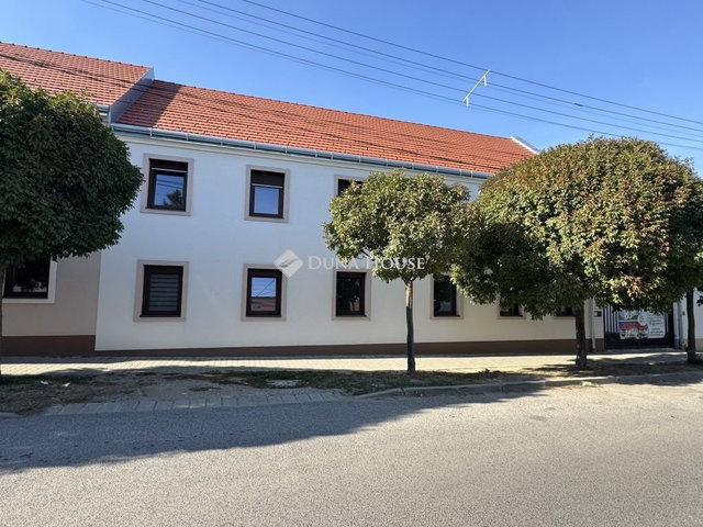 Eladó téglalakás, Pécsváradon 72 M Ft, 4 szobás