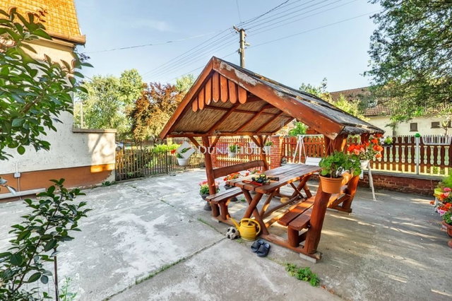 Eladó nyaraló, Cserkeszőlőn 45.5 M Ft, 6 szobás