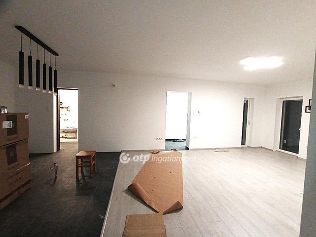 Eladó családi ház, Pusztaszabolcson 89.9 M Ft, 4 szobás