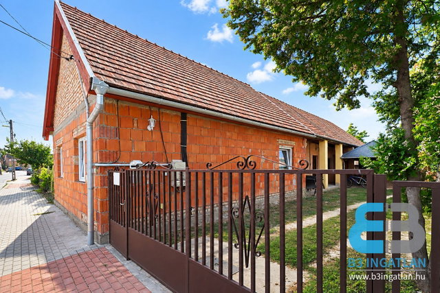 Eladó családi ház, Adonyban 55 M Ft, 2 szobás