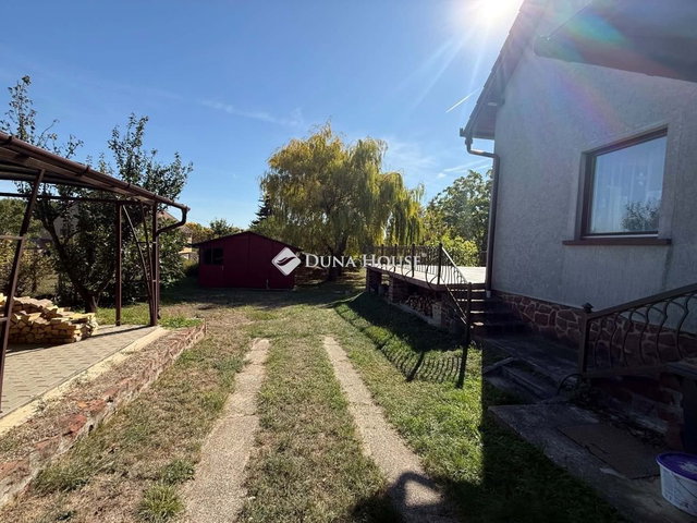 Eladó családi ház, Balatonrendesen 160 M Ft, 5 szobás