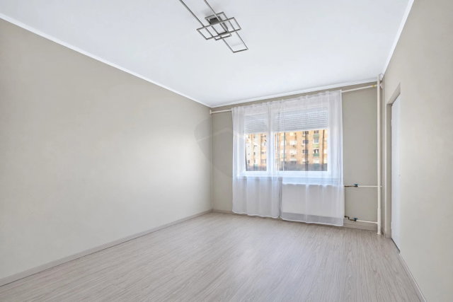 Eladó panellakás, Tatabányán 28.5 M Ft, 1+1 szobás