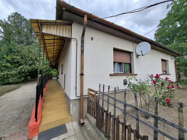 Eladó családi ház, Mendén, Kossuth Lajos utcában 56 M Ft