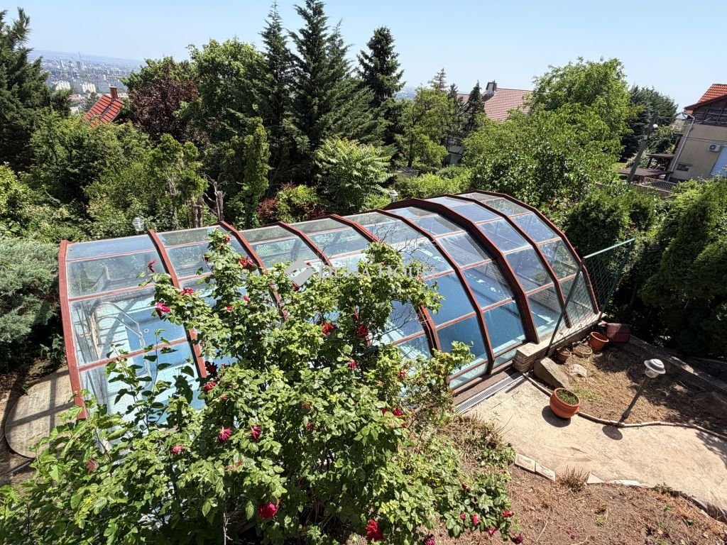 9 bed · 440m² · 369.900.000 ft