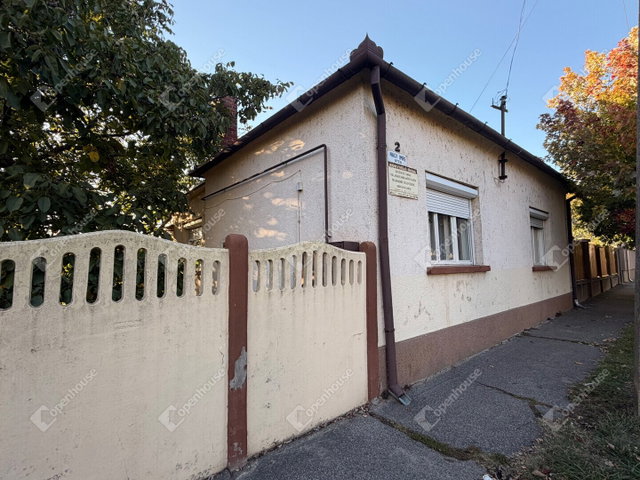 Eladó családi ház, Keszthelyen 74.9 M Ft, 2 szobás