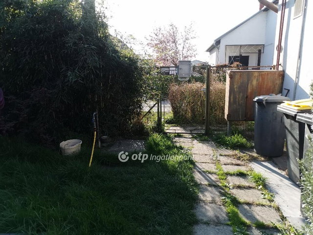 Eladó családi ház, Szekszárdon 28.5 M Ft, 1+2 szobás