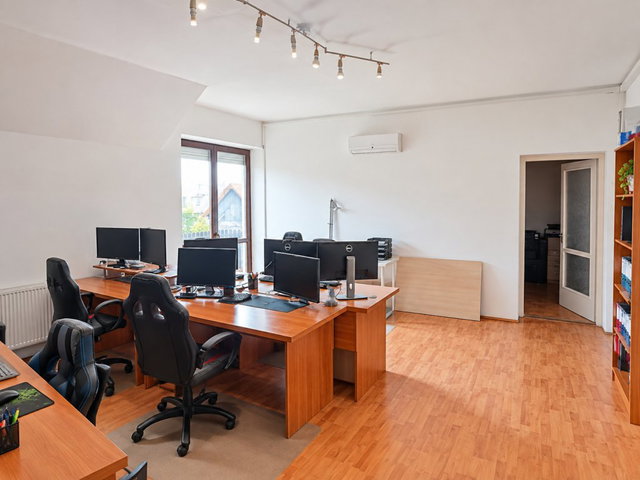 Eladó családi ház, Debrecenben 134.9 M Ft, 9 szobás