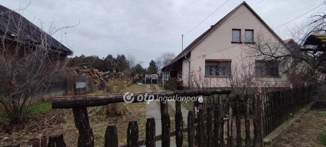 Eladó családi ház, Decsen 29.9 M Ft, 2+1 szobás