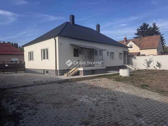 Eladó családi ház, Győrzámolyon 94.9 M Ft, 4 szobás