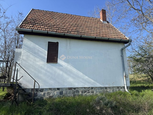 Eladó nyaraló, Győrújbaráton 25 M Ft, 1 szobás