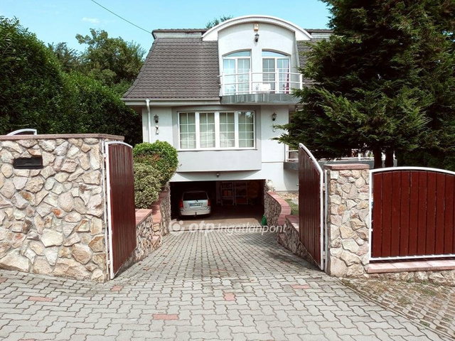 Eladó családi ház, Budaörsön 385.5 M Ft, 6 szobás
