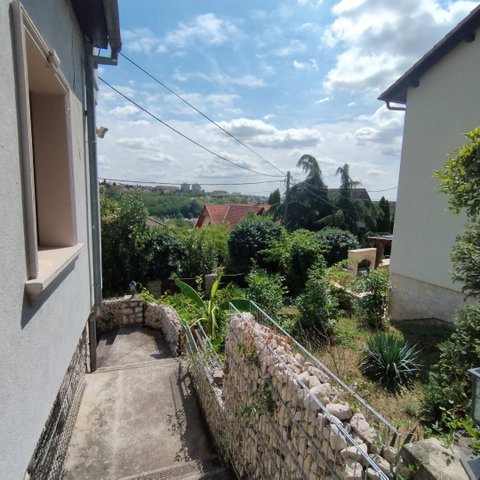 Eladó családi ház, Pécsett 158.5 M Ft, 5 szobás