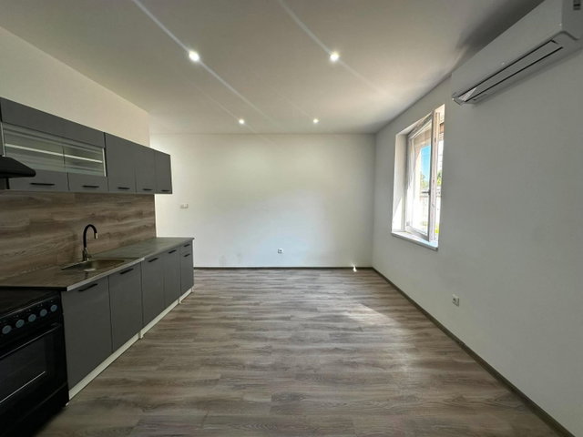 Eladó téglalakás, Komlón, Vörösmarty Mihály utcában 19.9 M Ft