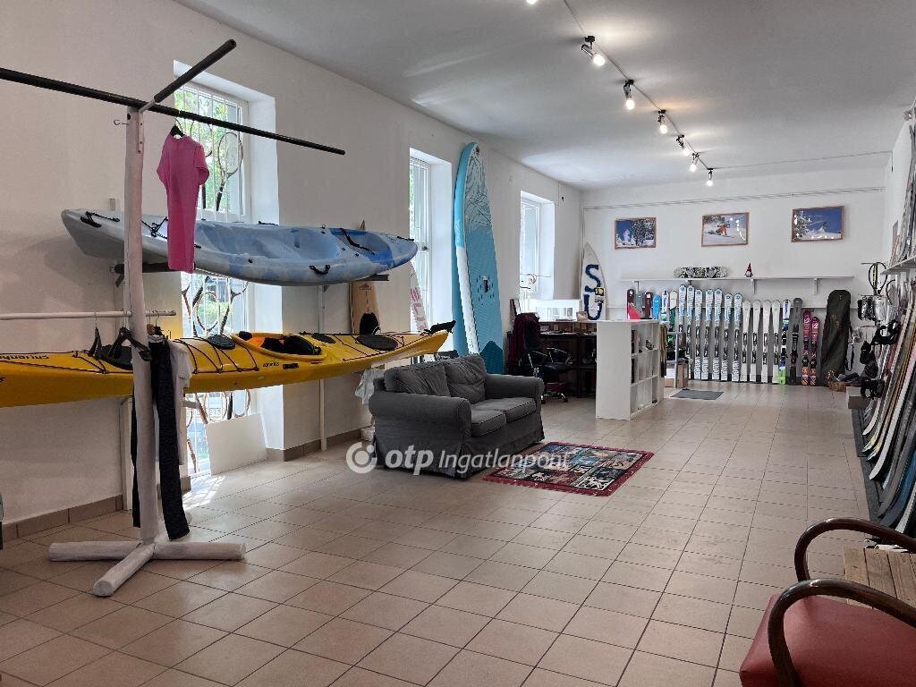 3 bed · 155m² · 82.000.000 ft