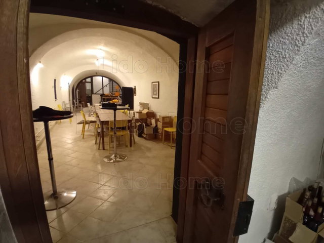 Eladó üzlethelyiség, Győrött 85 M Ft, 2 szobás
