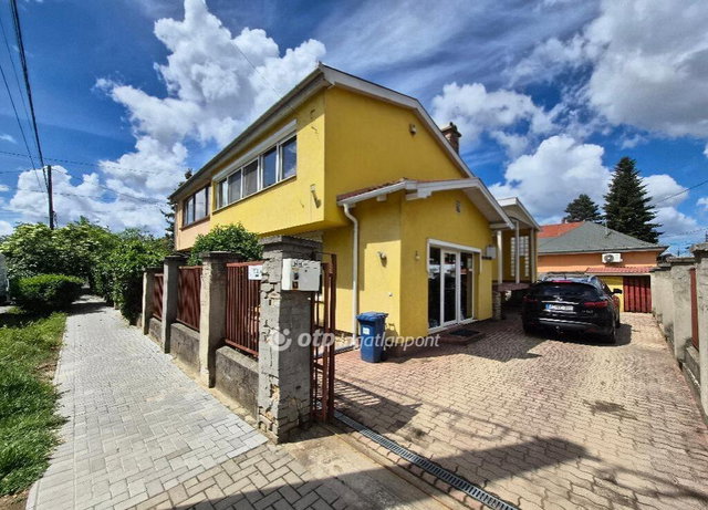 Eladó családi ház, Vecsésen 139 M Ft, 3 szobás