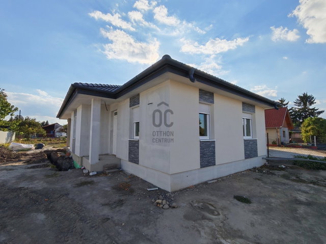 Eladó családi ház, Cegléden 77 M Ft, 3 szobás