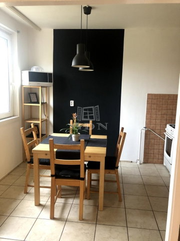 Kiadó panellakás, albérlet, Szegeden 180 E Ft / hó, 2+1 szobás