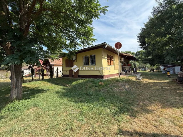 Eladó családi ház, Tiszaugon 74.9 M Ft, 2 szobás