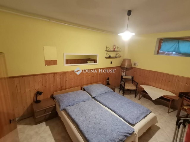 Eladó családi ház, Balatonfüreden 590 M Ft, 14 szobás