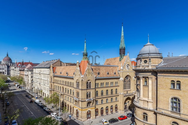 Eladó téglalakás, Budapesten, V. kerületben, Hold utcában