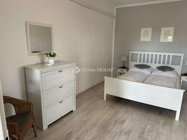 Eladó családi ház, Villányban 99 M Ft, 6 szobás