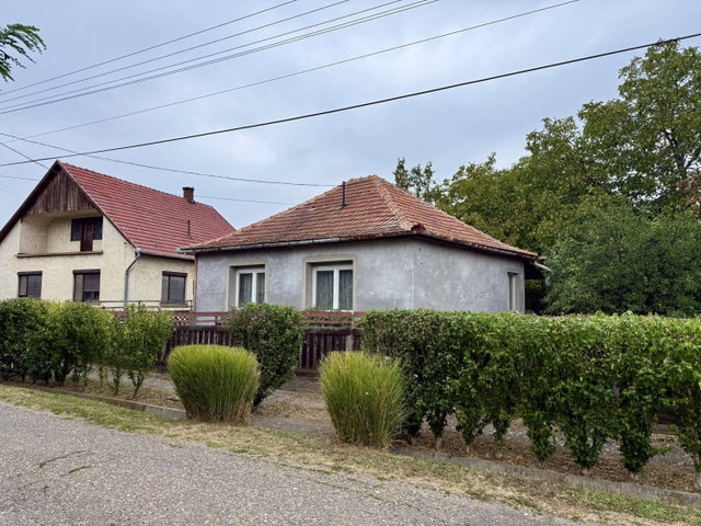 Eladó családi ház, Jászkisérén 10.9 M Ft, 2 szobás