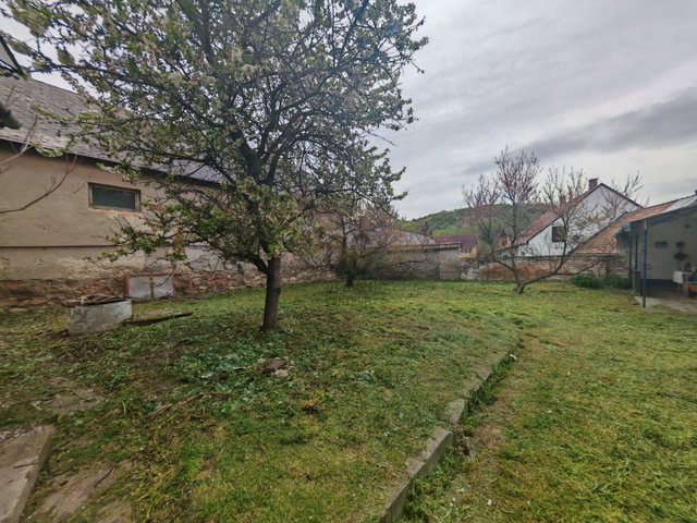 Eladó családi ház, Kesztölcön 34.9 M Ft, 4 szobás