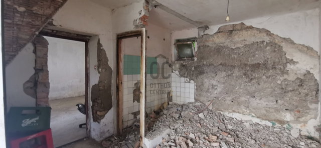 Eladó családi ház, Komáromban 15.5 M Ft, 2 szobás