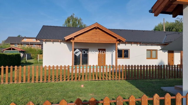 Eladó ikerház, Balatonmáriafürdőn, Akácfa utcában 45 M Ft