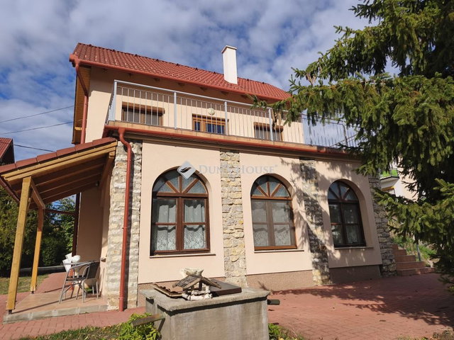Eladó családi ház, Balatonfüreden, Hóvirág utcában 99.99 M Ft