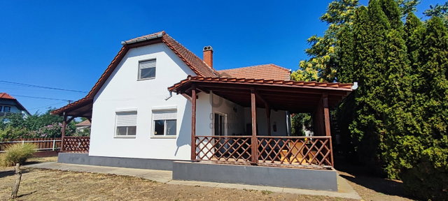 Eladó családi ház, Sarudon 95 M Ft, 8 szobás
