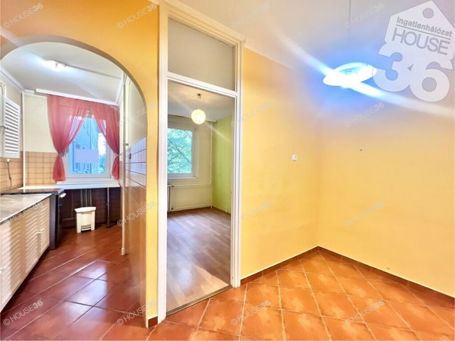 Eladó panellakás, Kecskeméten 54.9 M Ft, 3 szobás