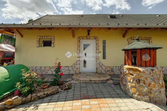 Eladó családi ház, Mendén 153 M Ft, 4 szobás