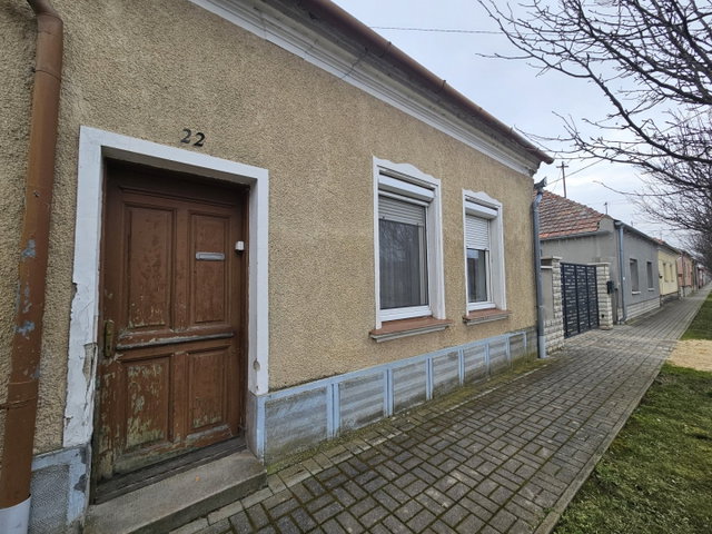 Eladó családi ház, Mezőlakon 24.9 M Ft, 2 szobás