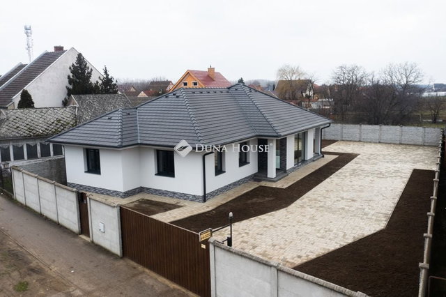 Eladó családi ház, Mikepércsen, Orosz István utcában, 4 szobás
