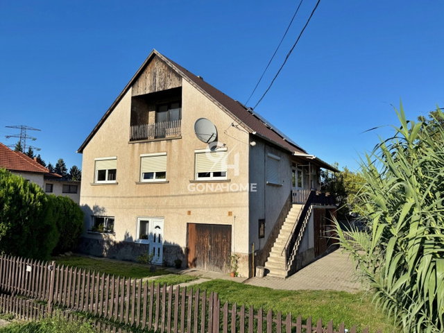 Eladó családi ház, Ajkán 86.99 M Ft, 7 szobás