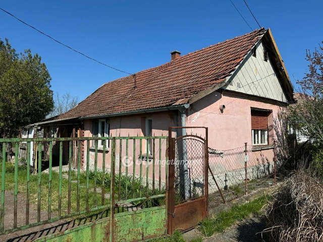 Eladó családi ház, Tápiógyörgyén 8.5 M Ft, 2 szobás