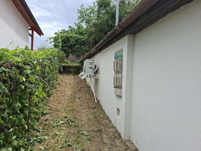 Eladó családi ház, Kulcson 29.9 M Ft, 1 szobás