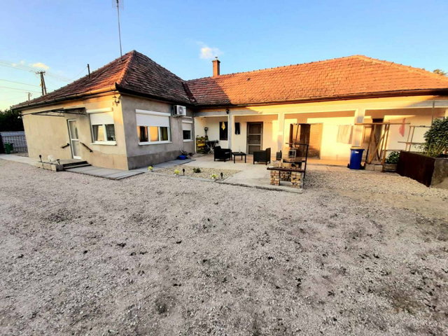 Eladó családi ház, Akasztón 32.99 M Ft, 2 szobás