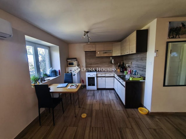 Eladó ikerház, Pécsett, Csákány utcában 37 M Ft, 2 szobás
