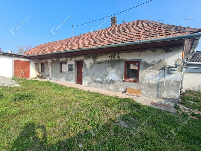 Eladó családi ház, Győrött 48 M Ft, 3 szobás