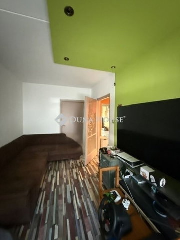 Eladó panellakás, Pécsett 48 M Ft, 3 szobás